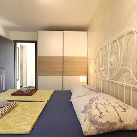 Holiday House "Laurus Garden" With Private Parking Medulin Exterior foto