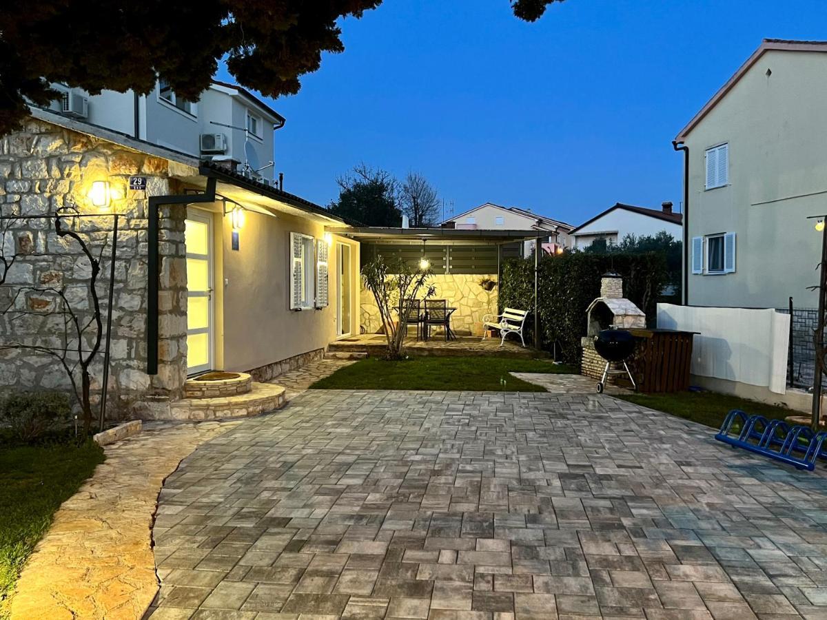 Holiday House "Laurus Garden" With Private Parking Medulin Exterior foto