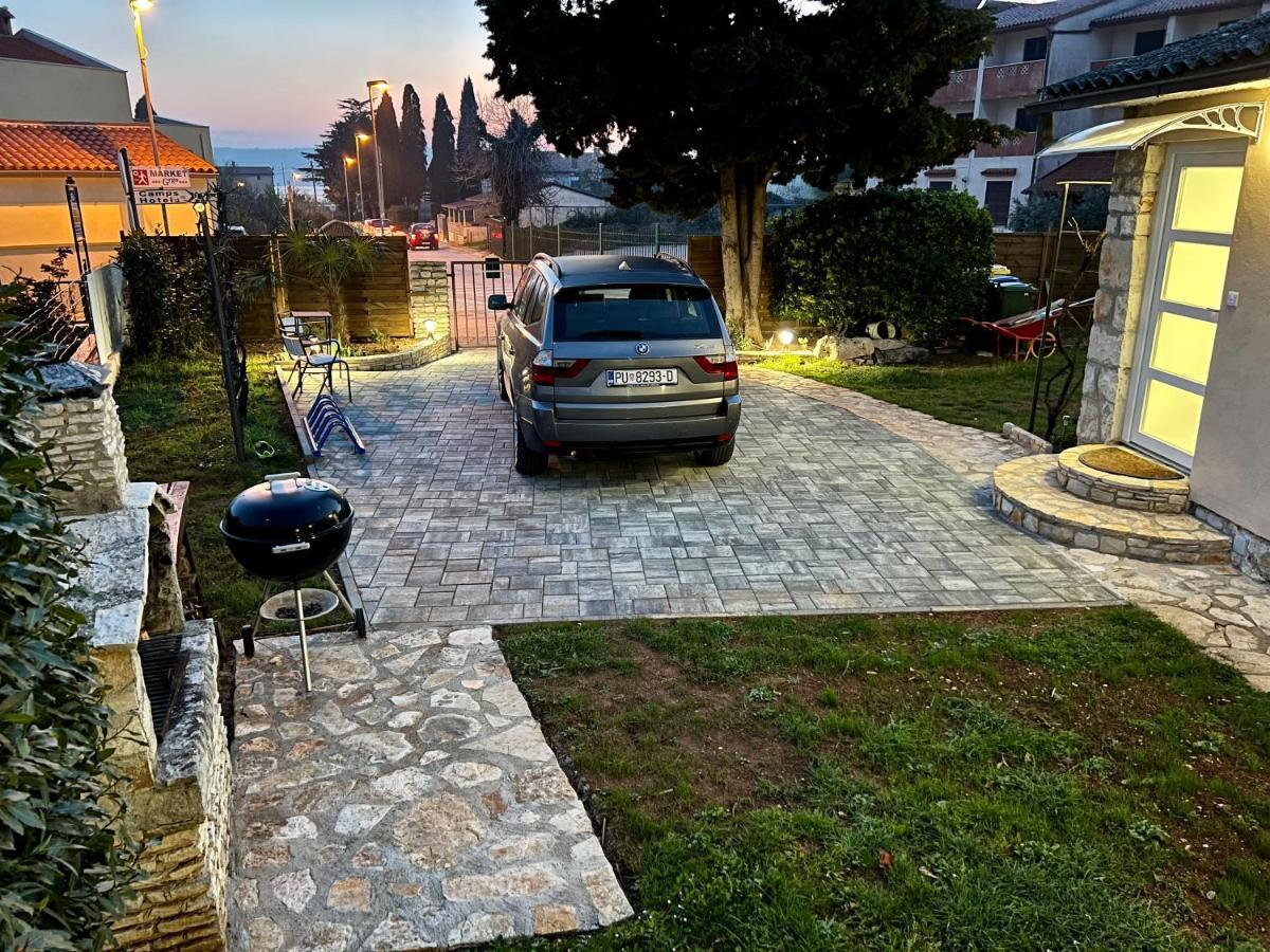 Holiday House "Laurus Garden" With Private Parking Medulin Exterior foto