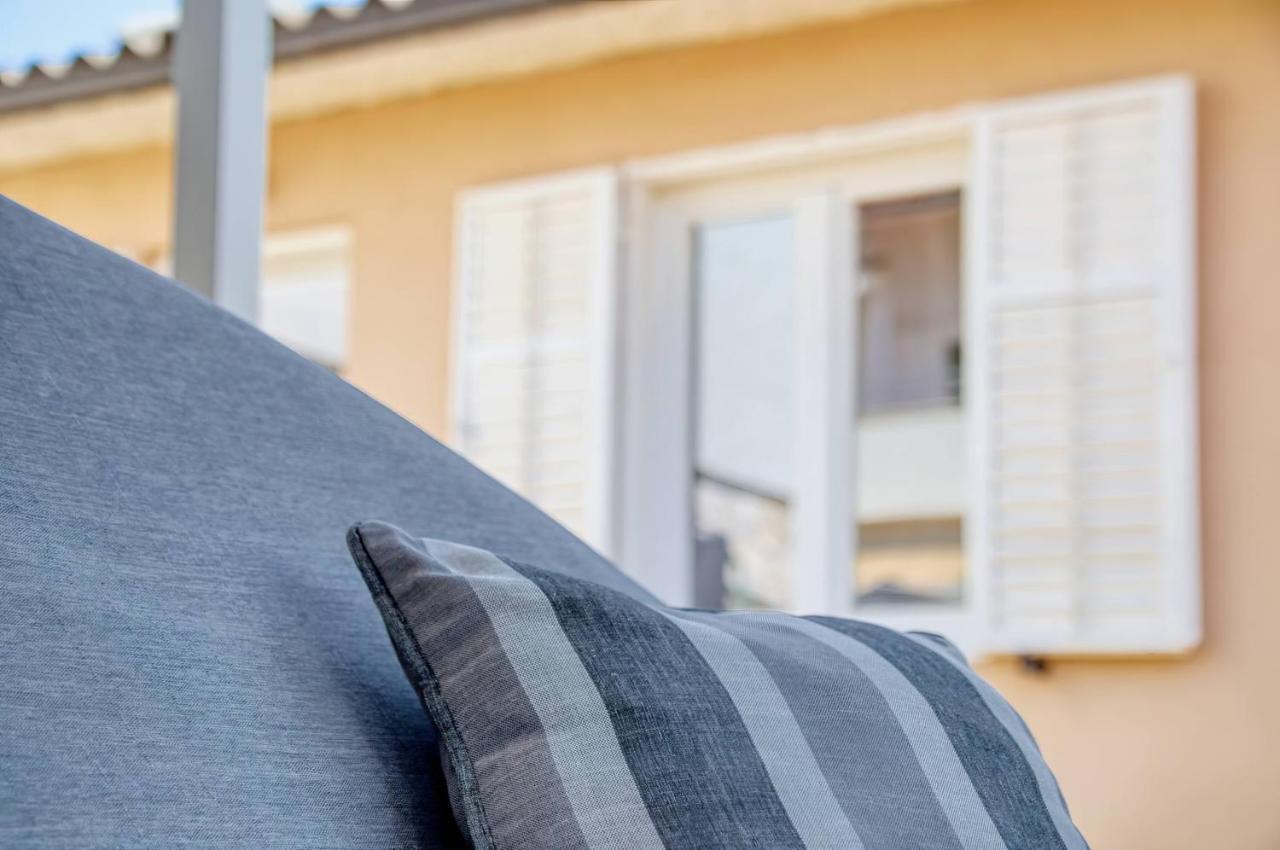 Holiday House "Laurus Garden" With Private Parking Medulin Exterior foto