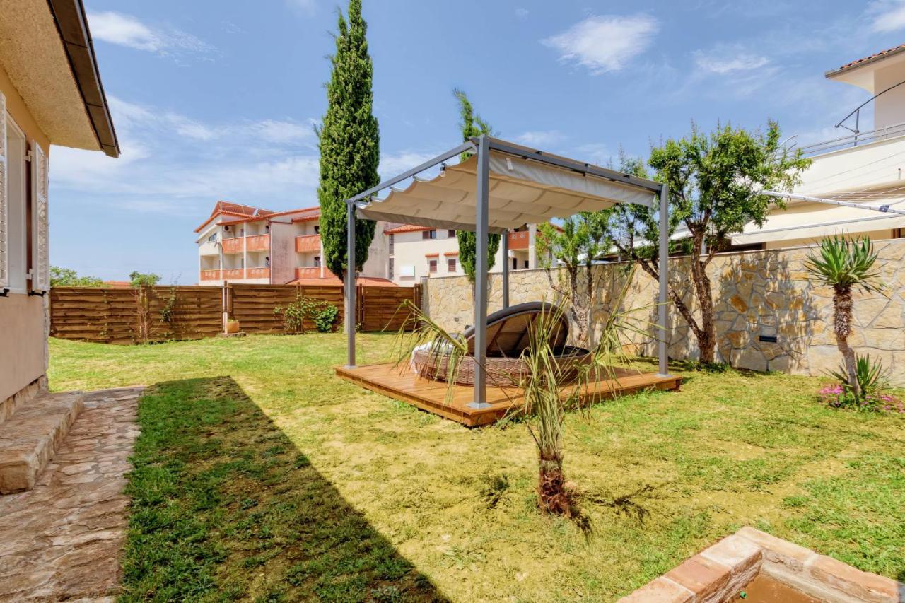 Holiday House "Laurus Garden" With Private Parking Medulin Exterior foto