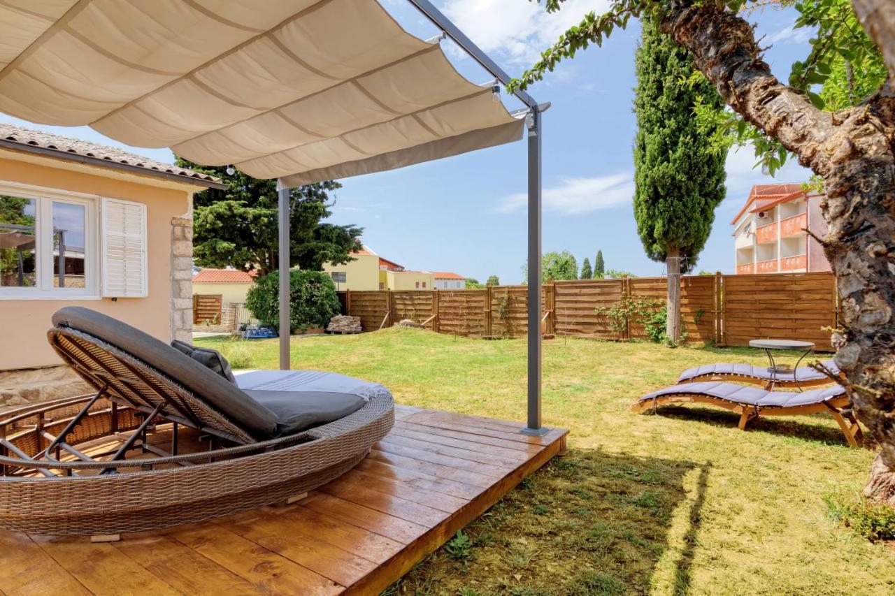 Holiday House "Laurus Garden" With Private Parking Medulin Exterior foto
