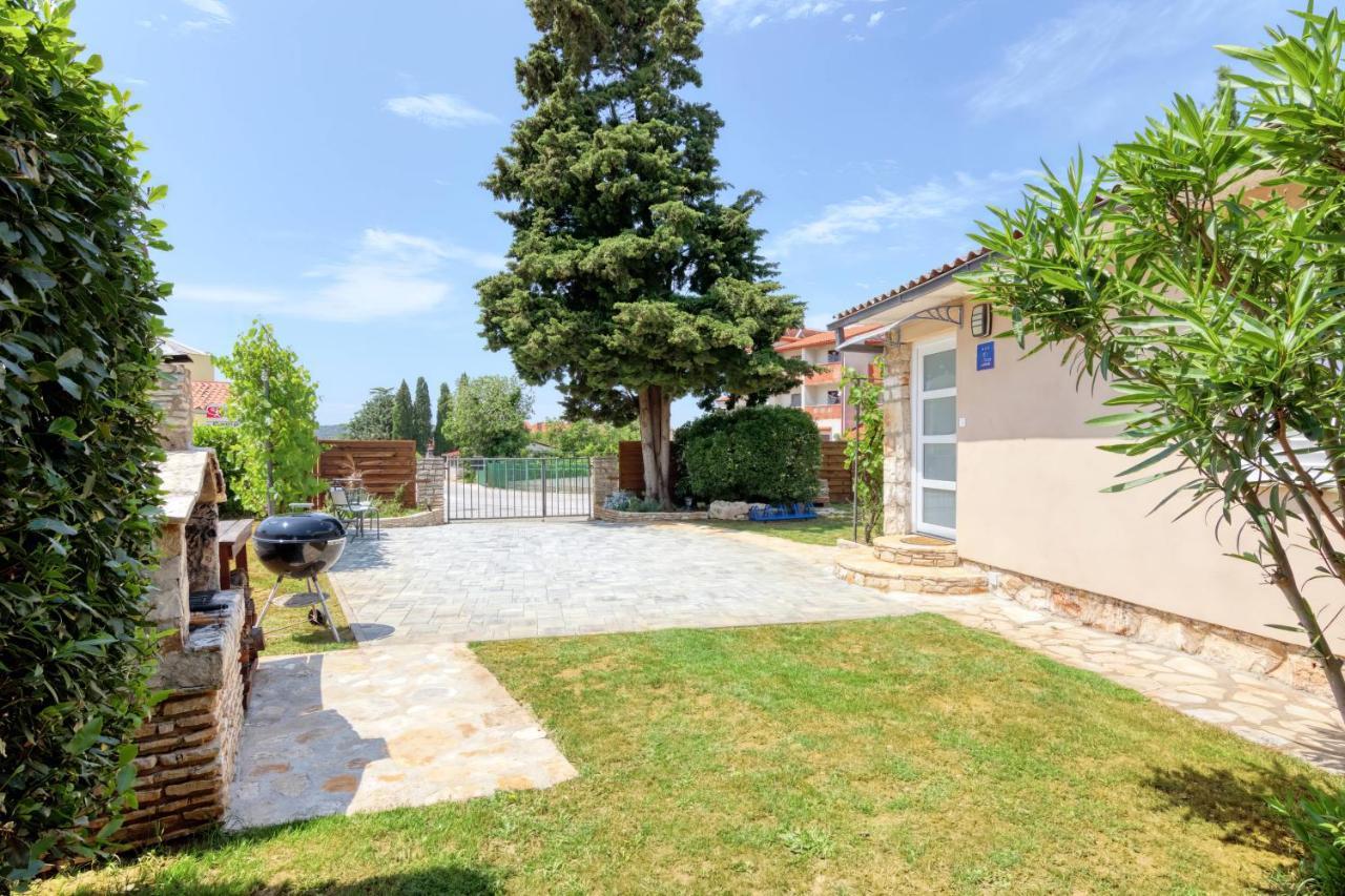 Holiday House "Laurus Garden" With Private Parking Medulin Exterior foto