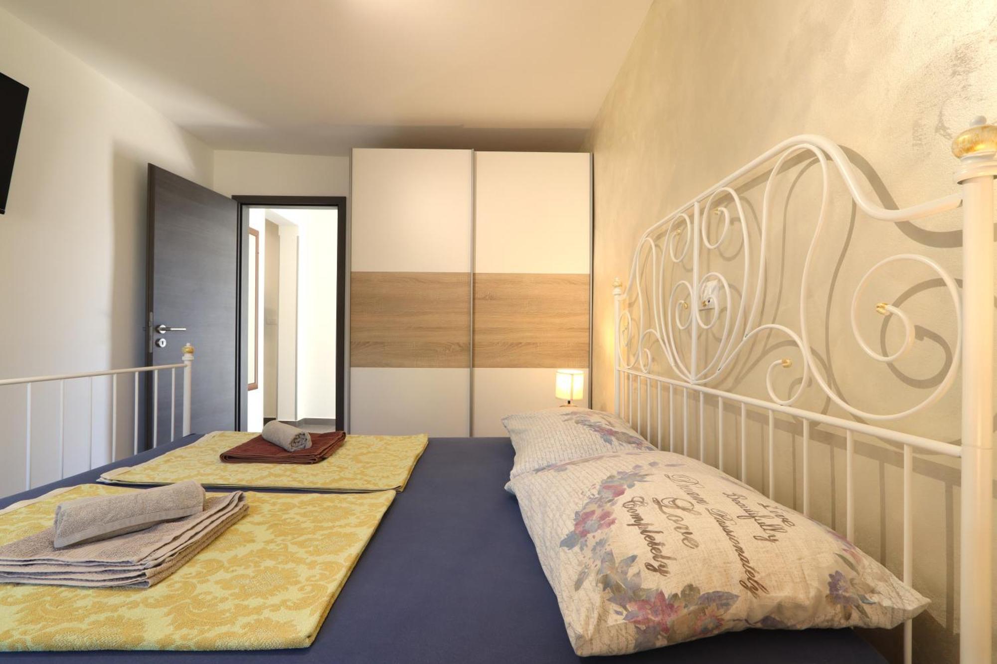 Holiday House "Laurus Garden" With Private Parking Medulin Exterior foto